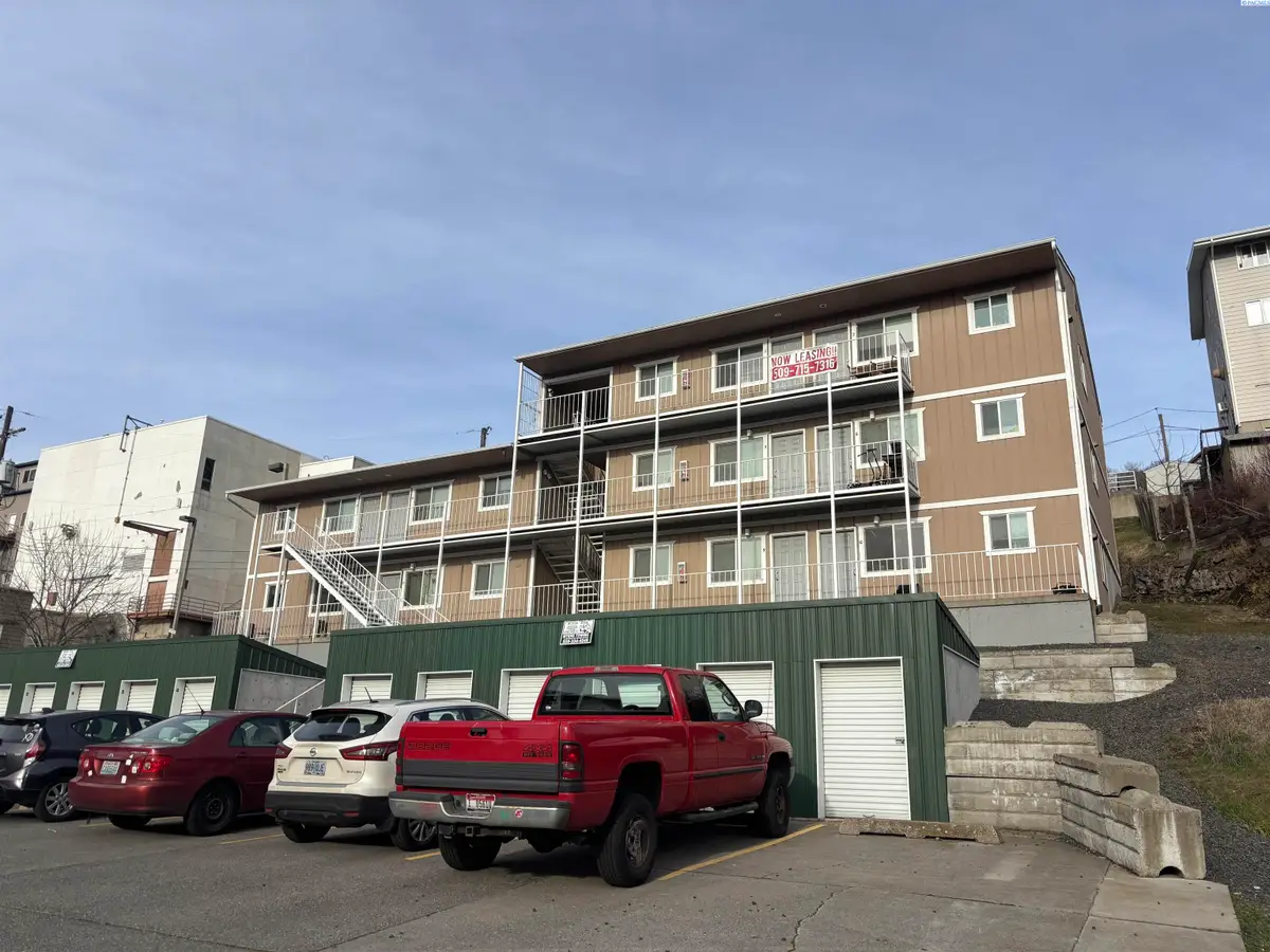 631 NE Oak, Pullman, WA 99163 - #1