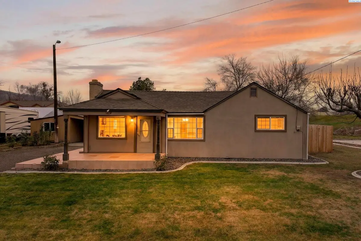 901 13th Street, Benton City, WA 99320 - #1