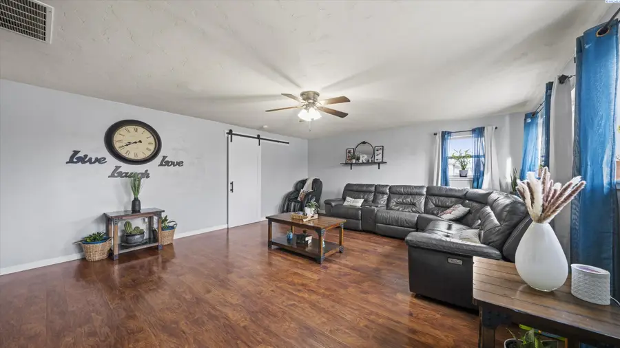 420 S Edison Pl, Kennewick, WA 99336 - Image #3