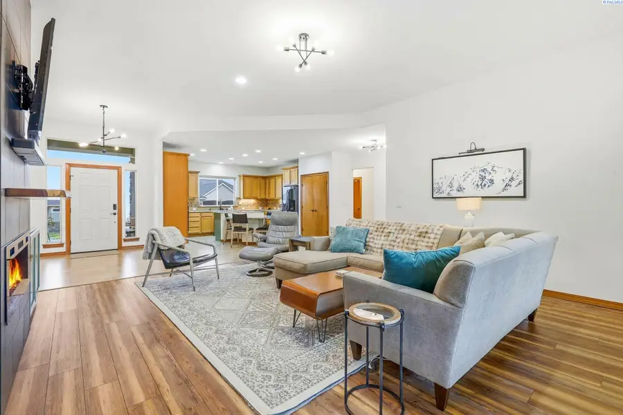 477 Heritage Hills Dr, Richland, WA 99352 - #3