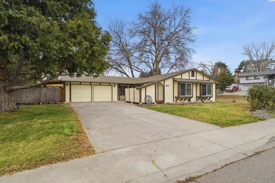 935 W 14th Pl, Kennewick, WA 99337 - Image #2