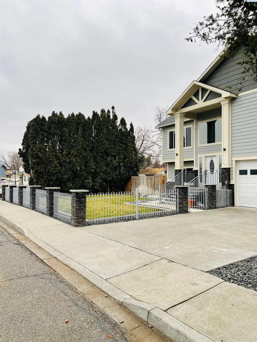 8021 W Hood Ave, Kennewick, WA 99336 - Image #2