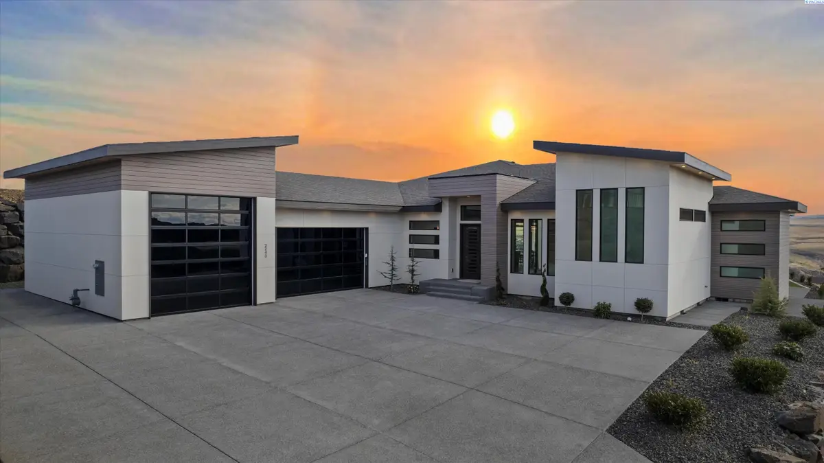 2243 S Wilson Pl, Kennewick, WA 99338 - Image #1