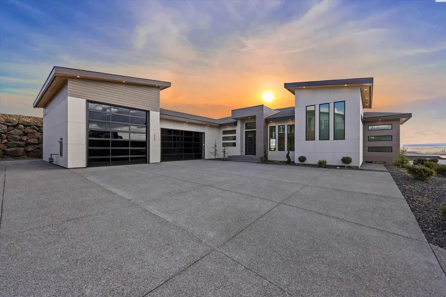 2243 S Wilson Pl, Kennewick, WA 99338 - Image #2