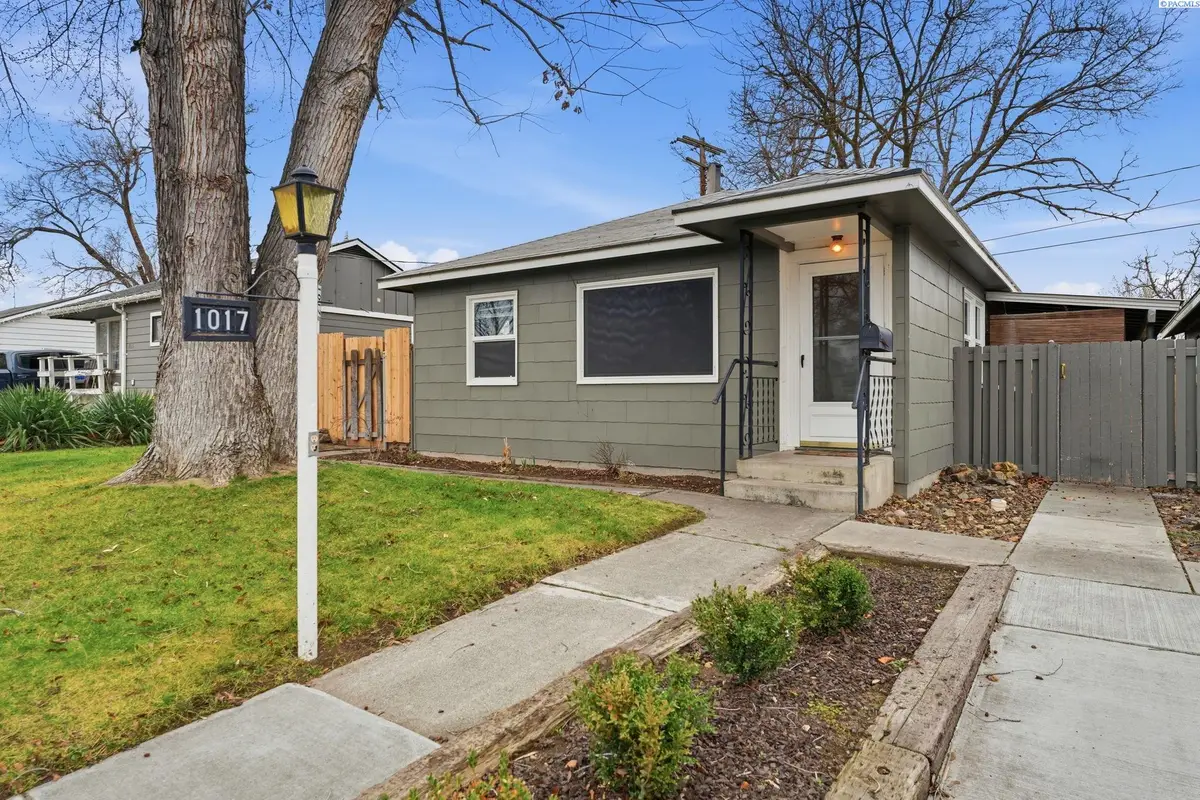 1017 Smith Ave, Richland, WA 99354-3753 - Image #1