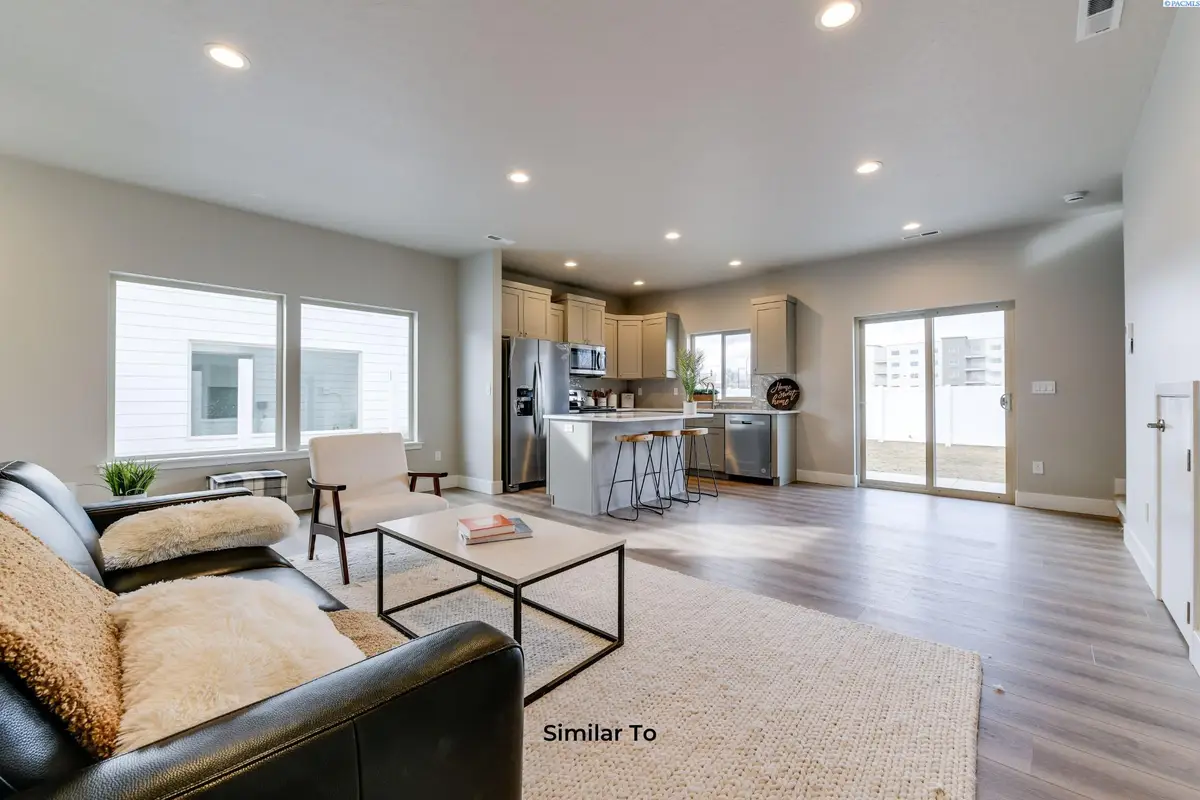 10562 Clearwater Dr, Kennewick, WA 99336 - #1