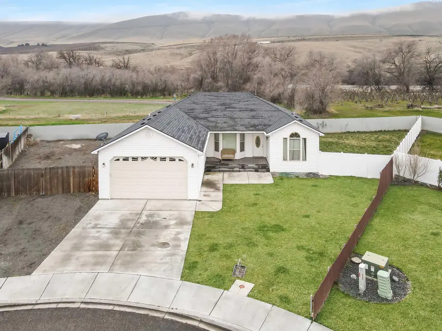 501 Paver Ct, Benton City, WA 99320 - #2