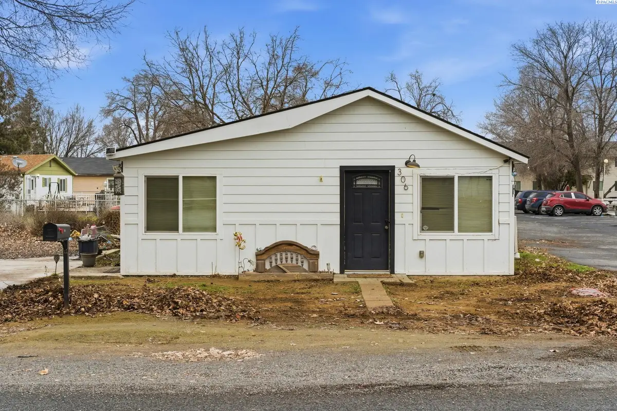 306 E 5th St, Warden, WA 98857 - #1