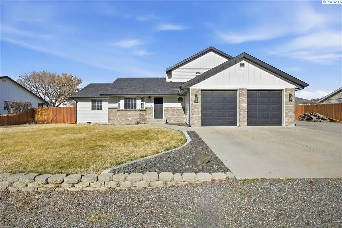 410 W 49th Avenue, Kennewick, WA 99337 - #1