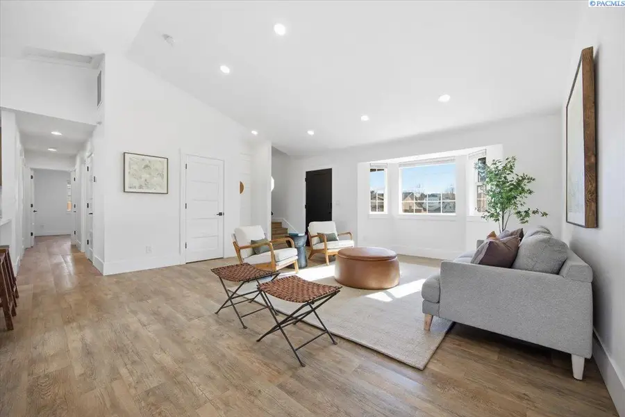 410 W 49th Avenue, Kennewick, WA 99337 - #3