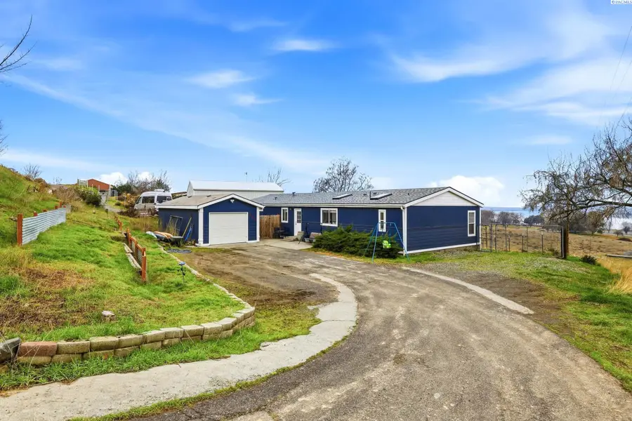 543 Lakeview Dr, Burbank, WA 99323 - #2