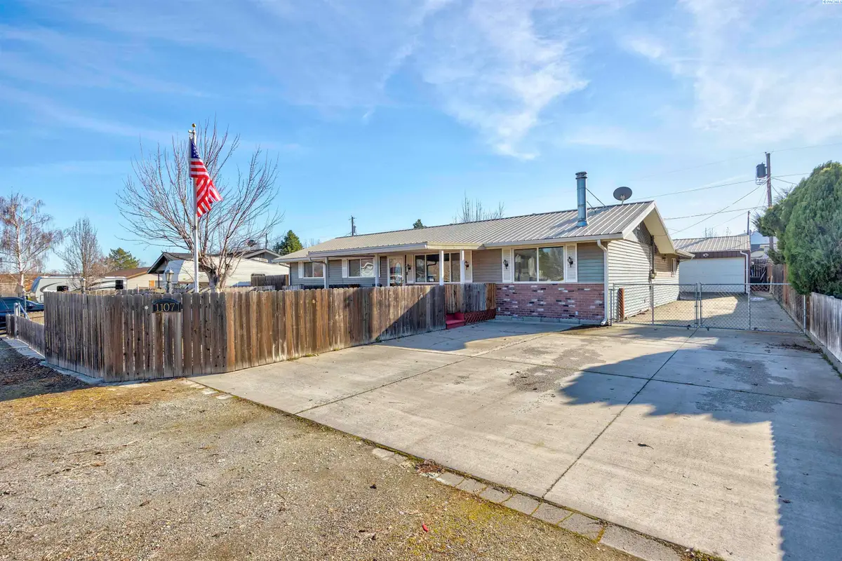 1107 Jane Ave, Benton City, WA 99320 - #1
