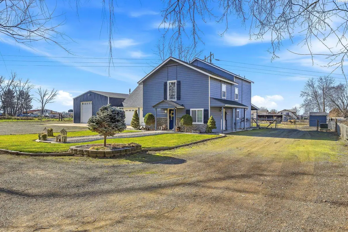 90 White Dr., Burbank, WA 99323 - #1