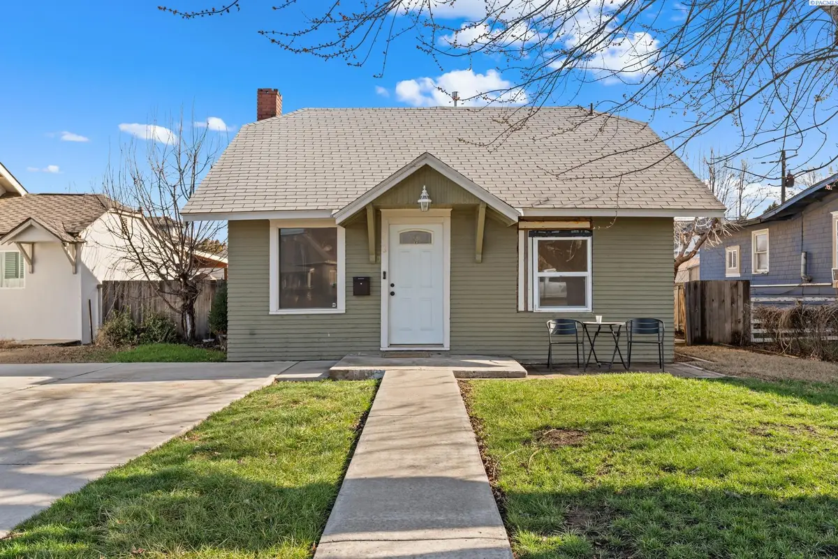 716 S 6th St, Sunnyside, WA 98944 - #1