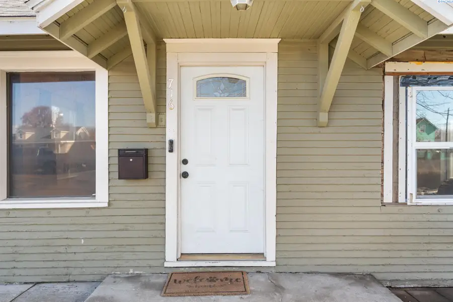 716 S 6th St, Sunnyside, WA 98944 - #3