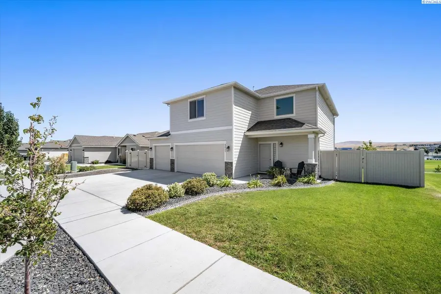 5611 W 32nd Ave, Kennewick, WA 99338 - #3