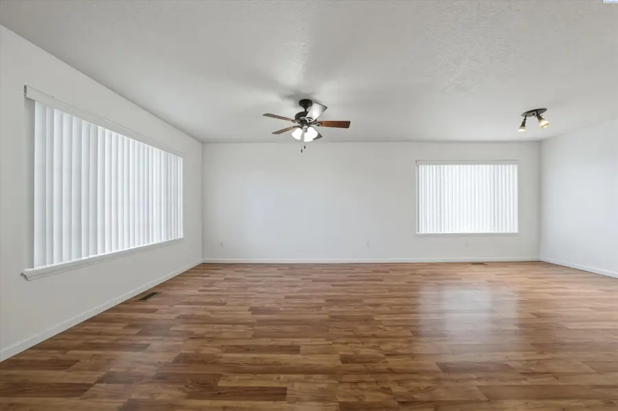 108 Ela Loop, Grandview, WA 98930 - #2