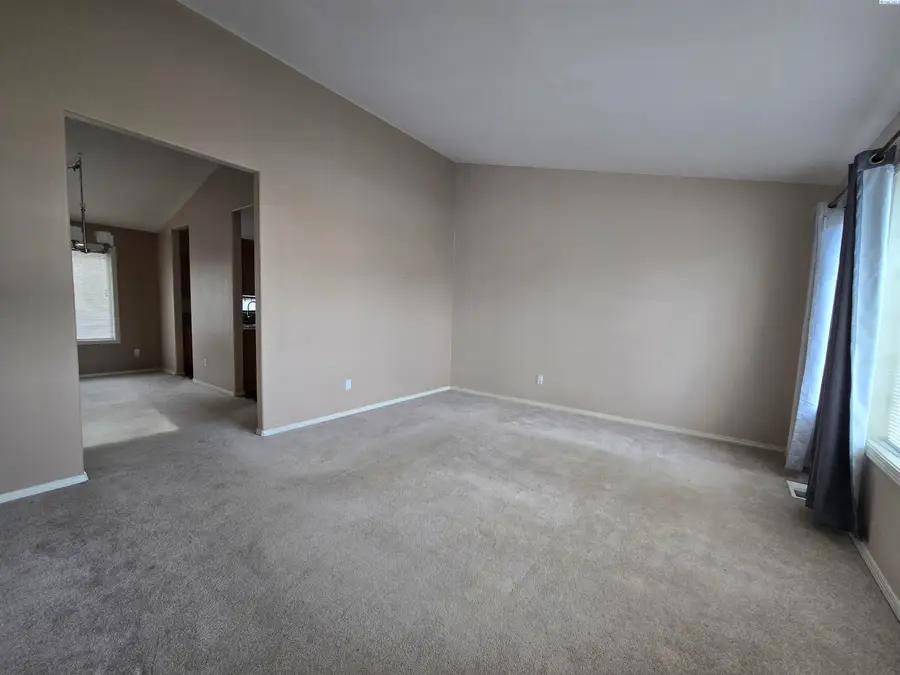 8547 W Canyon Ave, Kennewick, WA 99336 - #3