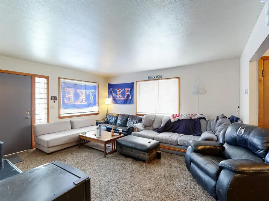 645,645 1/2 NE Maple St, Pullman, WA 99163-0000 - #2