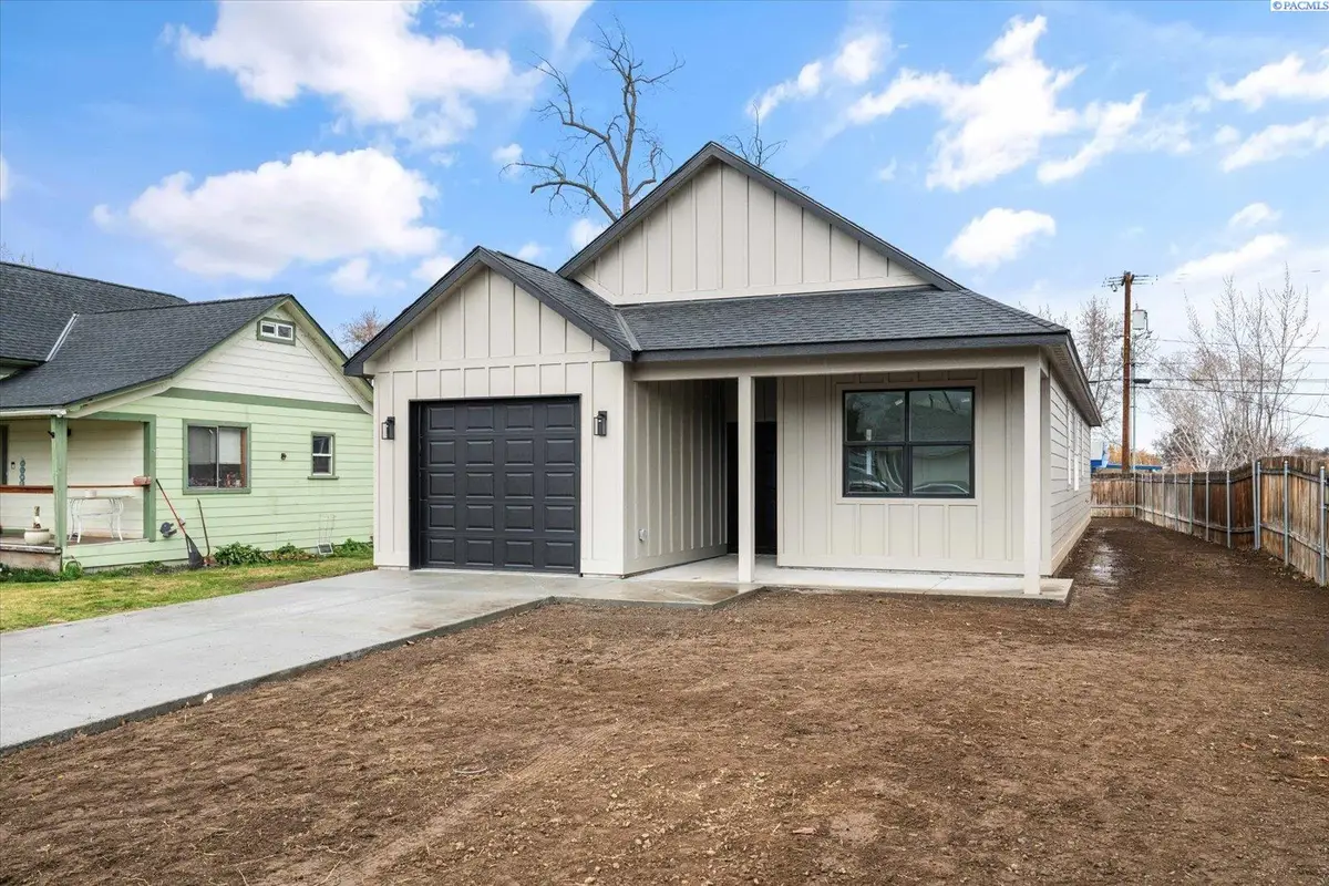 1426 Grant Ave, Prosser, WA 99350 - #1