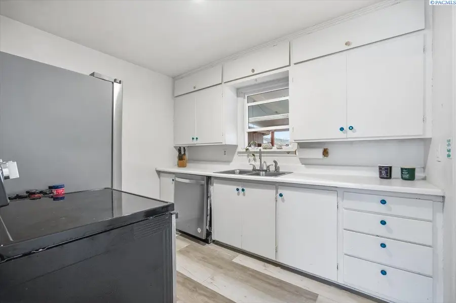 1909 W 3rd Ave, Kennewick, WA 99336 - #3