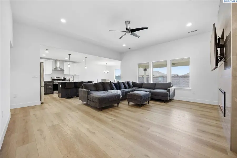 10709 Silverbright Dr., Pasco, WA 99301 - #3