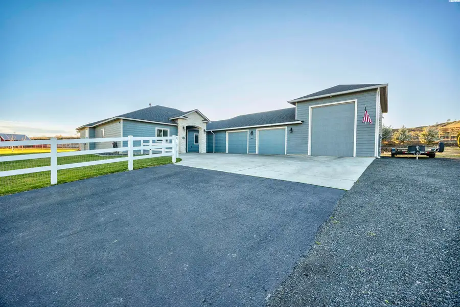 2807 N Riverside Drive, West Richland, WA 99353 - #2