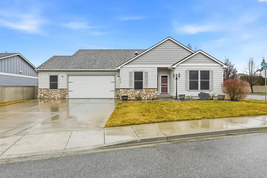 1909 S Harrison Street, Kennewick, WA 99338 - #2