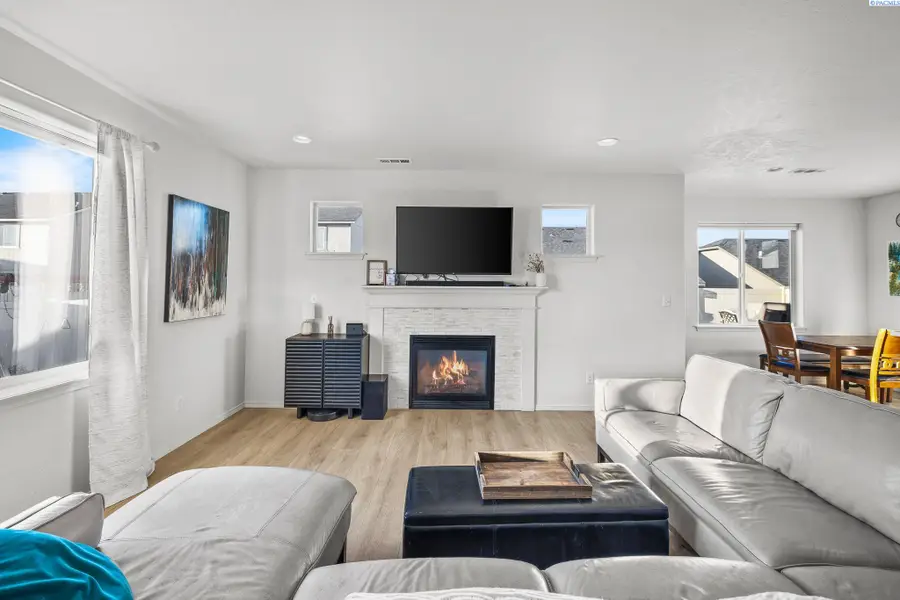 2140 W 23rd Ave, Kennewick, WA 99337 - #3