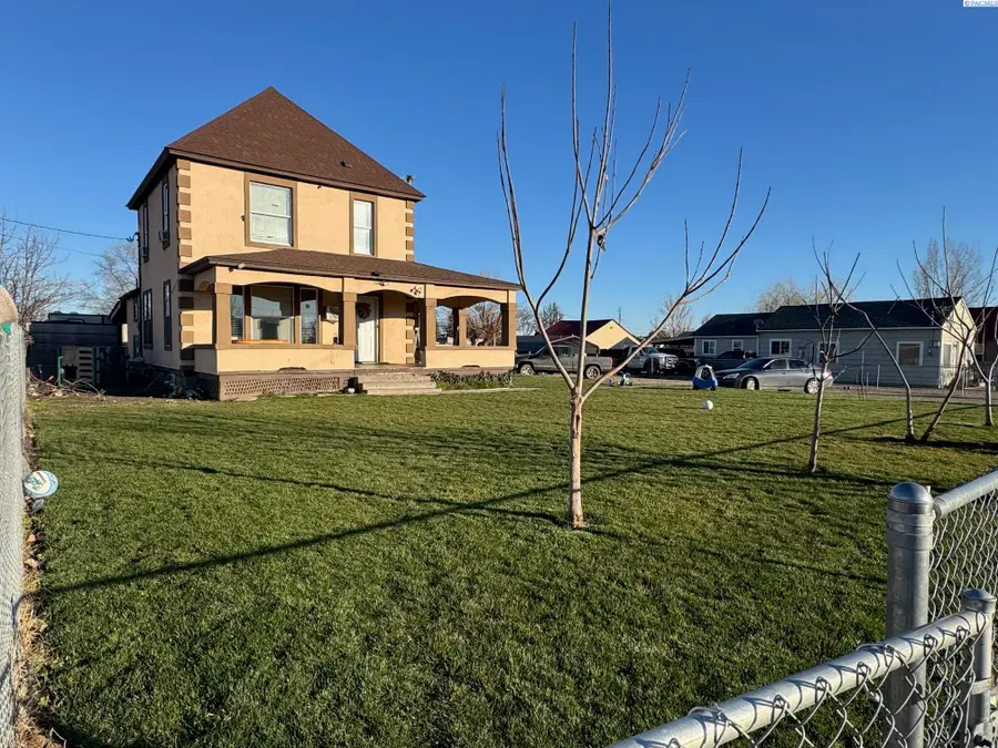 340 N 11th Street, Sunnyside, WA 98944 - #2