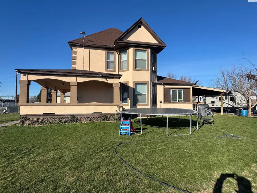 340 N 11th Street, Sunnyside, WA 98944 - #3