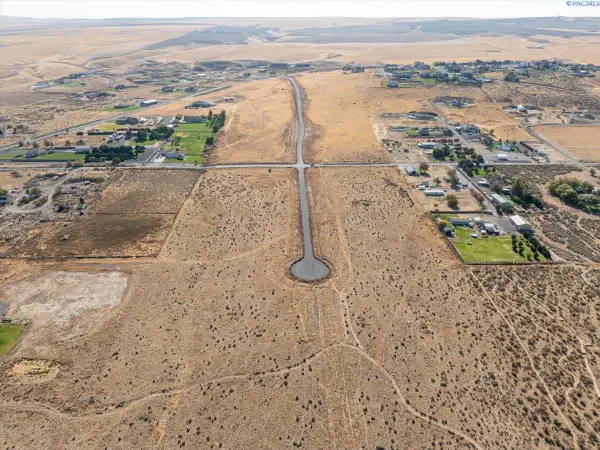 27891 Mammoth Dr, Kennewick, WA 99338