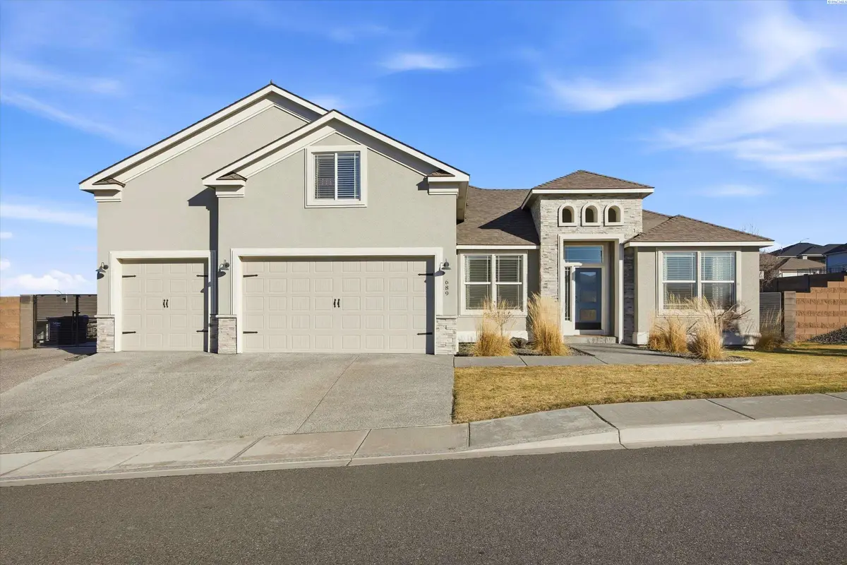 689 Titan Ave, West Richland, WA 99353 - #1