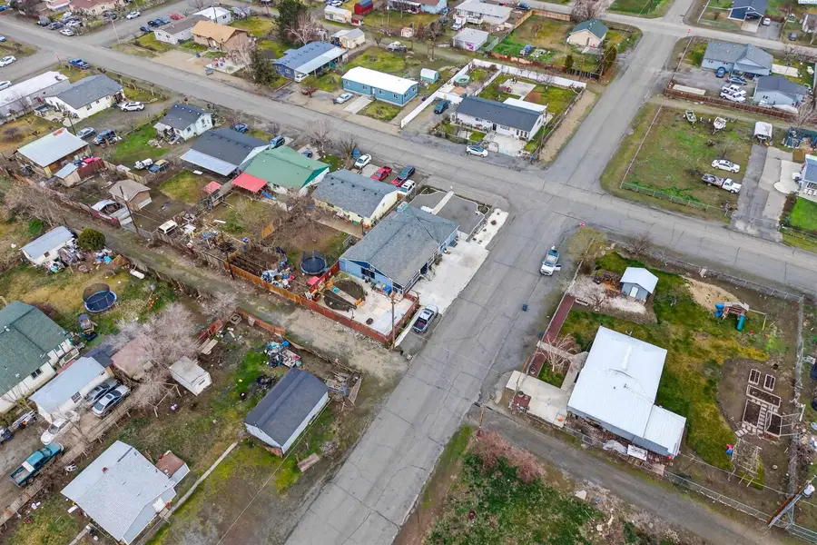 232 6th Ave, Mabton, WA 98935 - #3