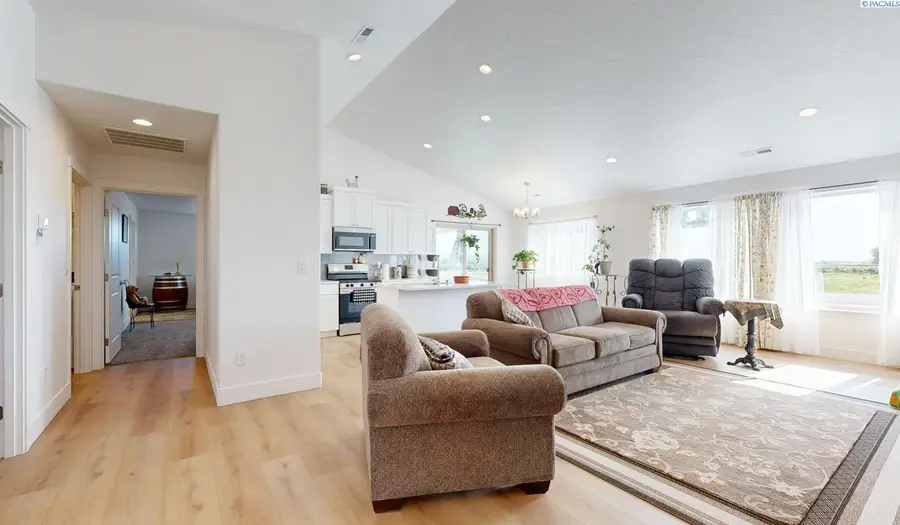 1609 Diamond Avenue, Grandview, WA 98930 - #3