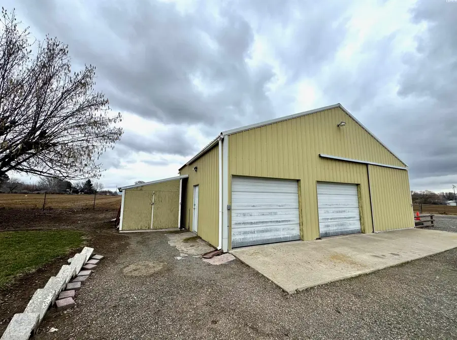 802 Woods Rd., Sunnyside, WA 98944 - #2