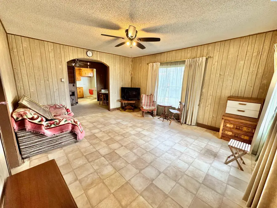 802 Woods Rd., Sunnyside, WA 98944 - #3