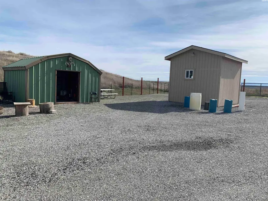 630 Moore Rd, Pasco, WA 99301 - #3