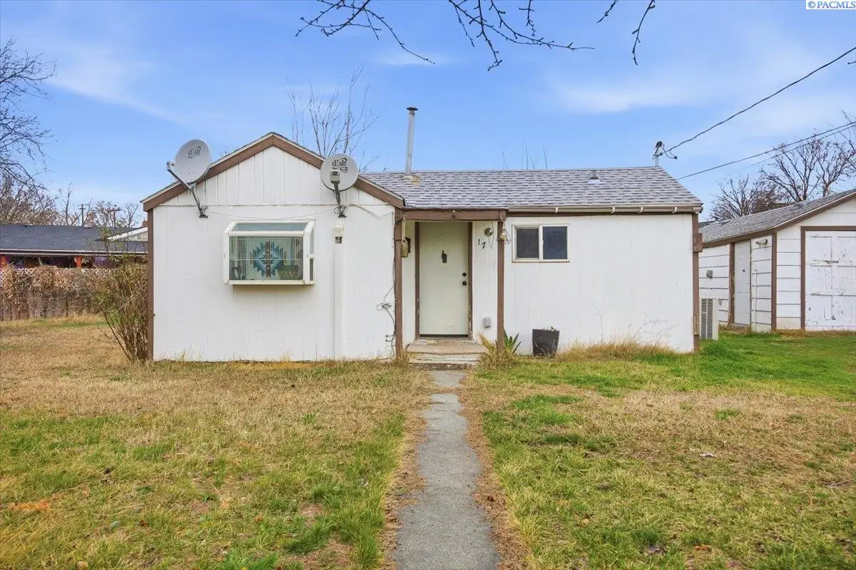 17 E 13th Ave, Kennewick, WA 99336 - #1