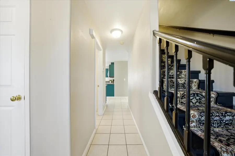 1615 W 24th Pl, Kennewick, WA 99337 - #2