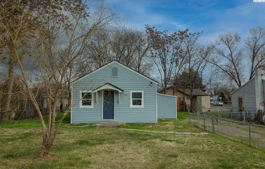 1211 S Washington Street, Kennewick, WA 99337 - #3