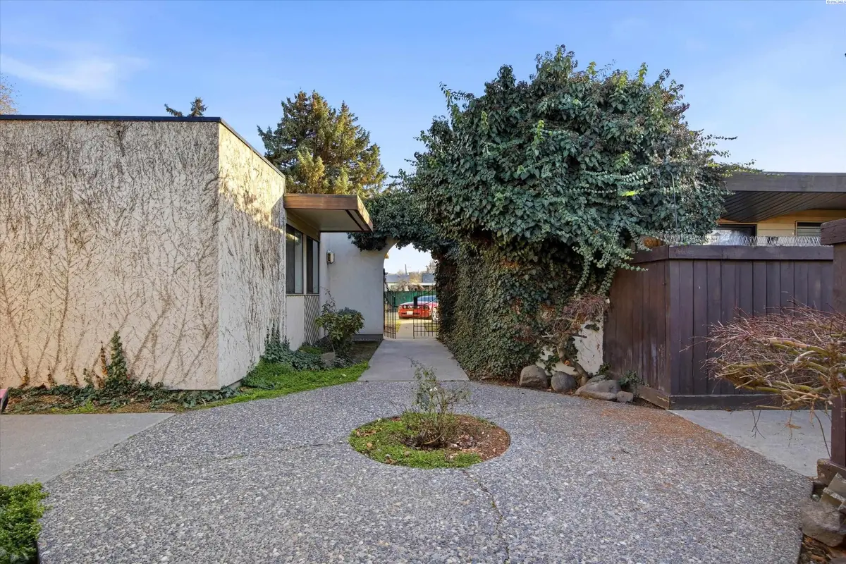 420 S Quincy St, Kennewick, WA 99336 - #1