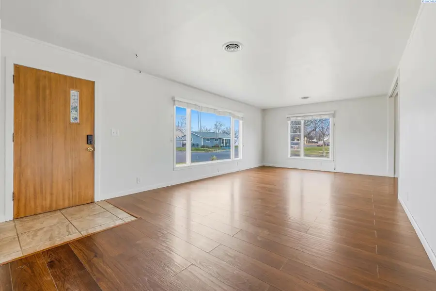 605 Comstock Street, Richland, WA 99352 - #3