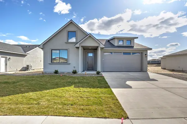 2910 E Helena St, Pasco, WA 99301