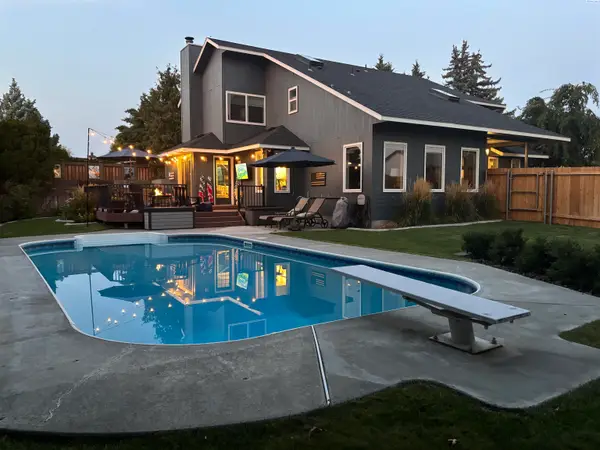 2429 Mark Ct, Richland, WA 99352