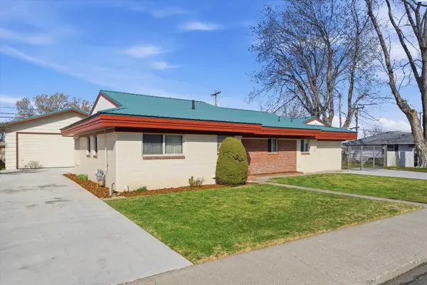 2430 W Clearwater Ave, Kennewick, WA 99336