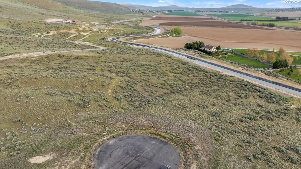 72305 Homestead Rd, Kennewick, WA 99338 - #1