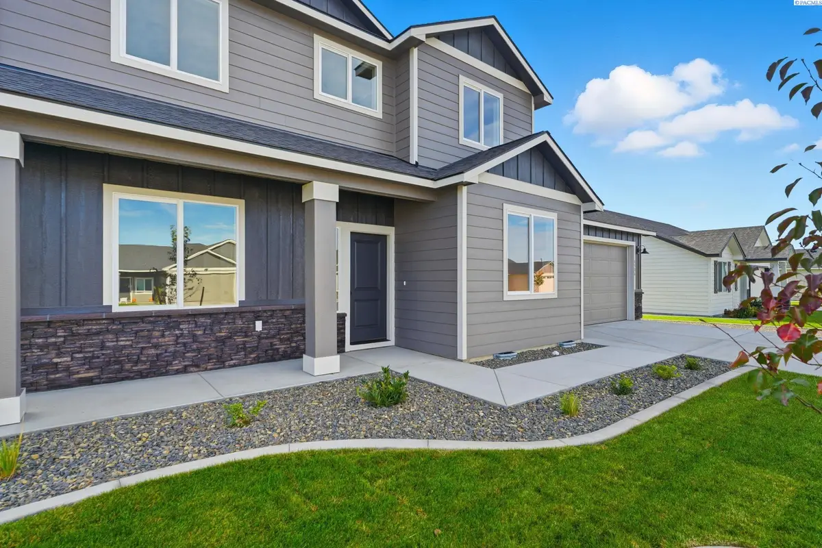 8806 Dusty Maiden Dr, Pasco, WA 99301 - #1