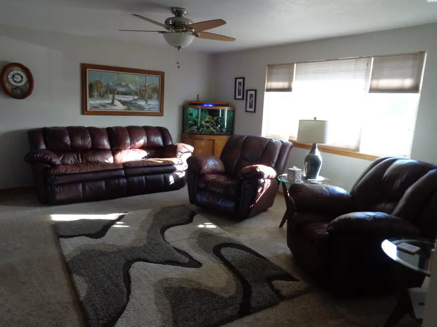 1430 S Garfield Pl, Kennewick, WA 99337 - #2