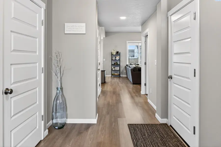 306 Ruby Ave, Grandview, WA 98930 - #2